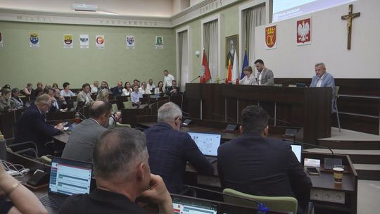 Sesja bez kredytu, ale z przewozami i wygaszaniem mandatu