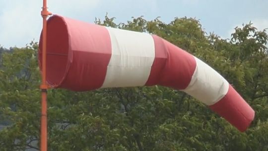 Setki gospodarstw bez prądu. To skutki silnego wiatru w regionie