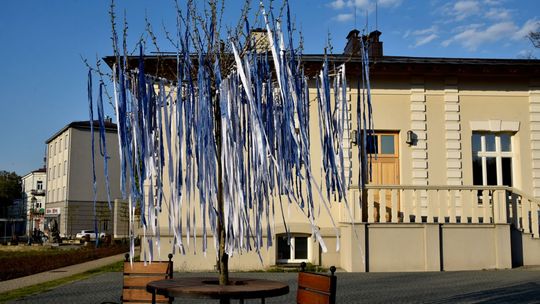 Słowiańskie drzewo życzeń z pozdrowieniami dla partnerskiego miasta w Chinach