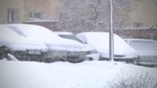 Śnieg utrudnia życie kierowcom