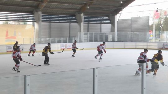 Sokoły Końskie rywalizowały podczas IX Oficjalnego Turnieju Hokeja na Lodzie w Skarżysku