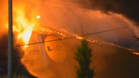 Spłonął Lidl przy Piekoszowskiej w Kielcach