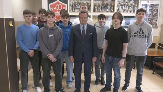 Spotkanie posła Andrzeja Szejny z młodzieżą w Końskich