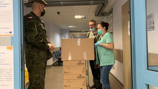 Środki dezynfekujące dla każdej gminy - transportem zajmują się żołnierze WOT