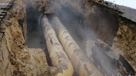 Stan awaryjny zachodniej magistrali sieci ciepłowniczej przy ul. Grunwaldzkiej. Adresy i wszystkie utrudnienia