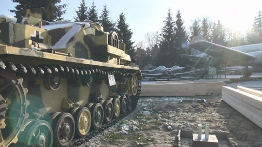 Stug IV osłania nowa wiata