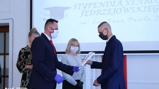 Stypendia starosty jędrzejowskiego przyznane