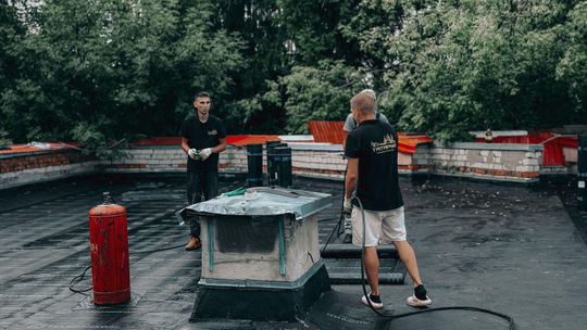 Styropapa na dach płaski – jak prawidłowo wykonać ocieplenie i na co zwrócić uwagę?