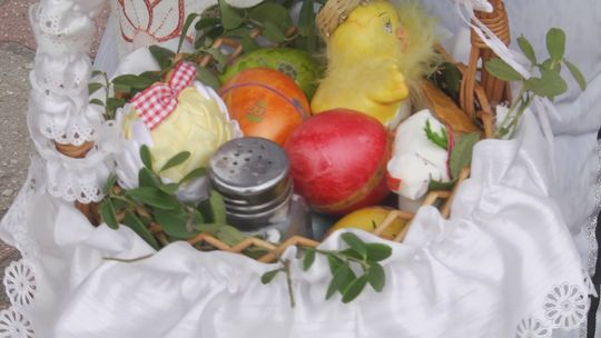 Święcenie pokarmów głównie przed kościołami