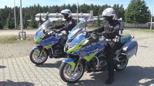 Świętokrzyscy policjanci prezentują nowe motocykle