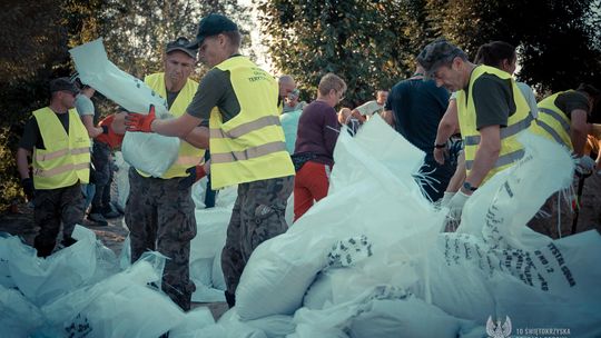 Świętokrzyscy Terytorialsi pomagają powodzianom