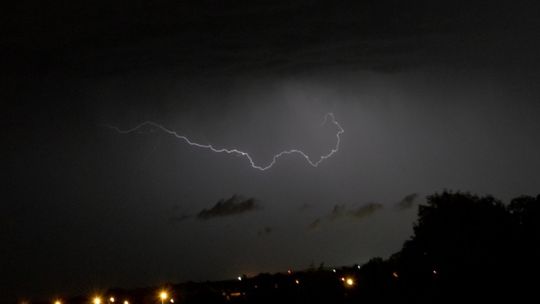 Synoptyk IMGW: od rana możliwe burze, intensywne opady i silny wiatr