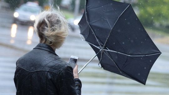 Synoptyk IMGW: praktycznie w całej Polsce deszcz; lokalnie wystąpią burze i grad