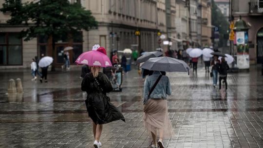 Synoptyk IMGW: w piątek ciepło, lokalnie zagrzmi i popada; do 26 st. C