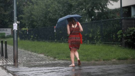 Synoptyk IMGW: w sobotę w całym kraju przelotne opady deszczu i burze