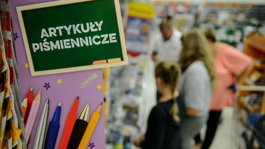 Szwed: do 30 listopada można jeszcze składać wnioski o wyprawkę szkolną