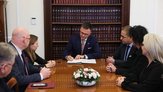 Szymon Hołownia podpisał rezygnację z funkcji marszałka Sejmu