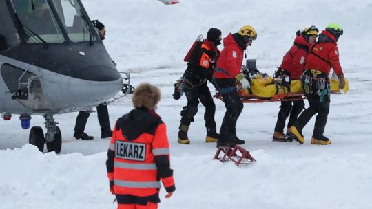 Tatry: lawiny śnieżne w rejonie Kasprowego Wierchu i Doliny Pięciu Stawów; są poszkodowani