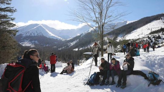 Tatry: oblegane szlaki turystyczne; tłumy nad Morskim Okiem