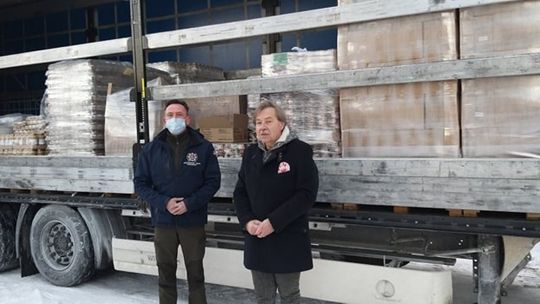 Tir pełny żywności pojawił się w powiecie jędrzejowskim