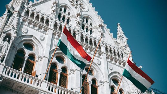 TISZA wygrywa na Węgrzech. Parasol ochronny został zwinięty. Komentarze