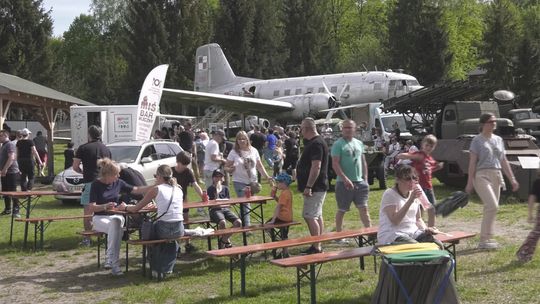 Tłumy na muzealnym placu podczas święta konstytucji