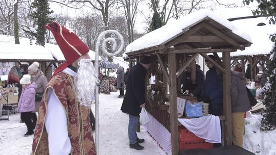 Tłumy na niedzielnym kiermaszu w Dworku Laszczyków