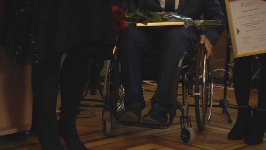 To oni niosą pomoc osobom niepełnosprawnym. Wręczono nagrody „Świętokrzyskich Burzycieli Barier im. Anny Sowy”