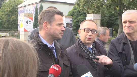 "To przykład dobrej współpracy samorządów." Prezydent Warszawy przekazał pieniądze na budowę placu zabaw w Kazimierzy Wielkiej