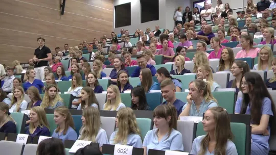Tradycyjne czepkowanie pielęgniarek i położnych w Collegium Medicum UJK