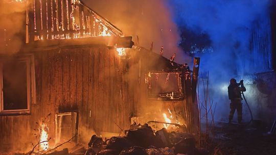 Tragiczny pożar o poranku w Skarżysku-Kamiennej. Trzy osoby nie żyją Tragiczny pożar o poranku w Skarżysku-Kamiennej. Trzy osoby nie żyją