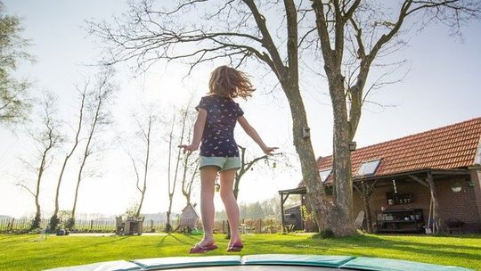 Trampolina dla dzieci - podaruj dziecięcą radość