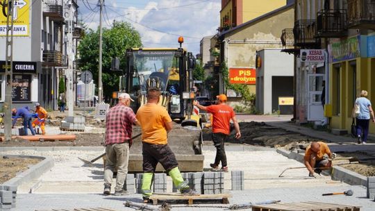 Trwa budowa ronda na skrzyżowaniu dróg ul. Towarowej z ul. 1-go Maja