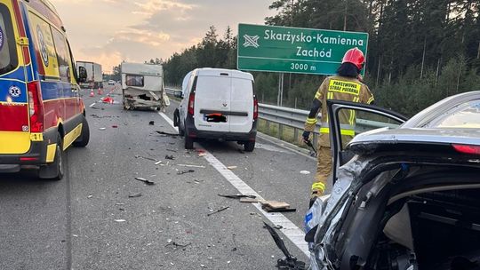 Trzy osoby, w tym policjanci, trafiły do szpitala