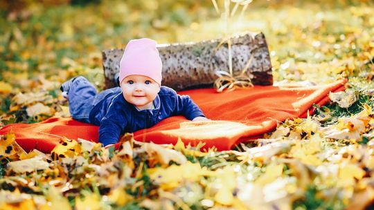 Trzy warstwy czy dwie? Ubiór niemowlaka krok po kroku