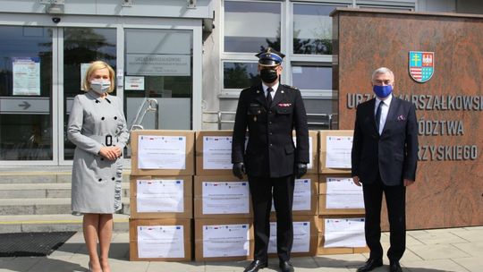 Tysiące maseczek dla strażaków od władz województwa