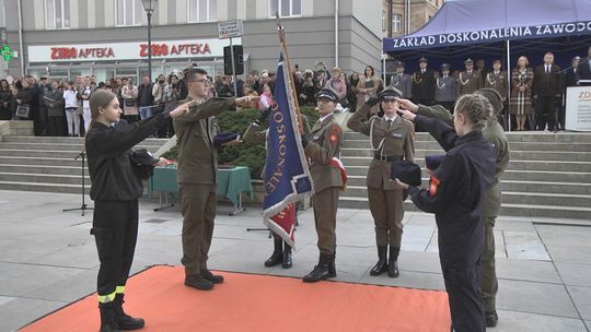 Uczniowie klas mundurowych Szkół ZDZ złożyli uroczyste ślubowanie