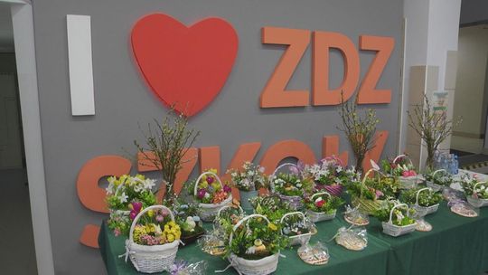 Uczniowie pomagają pacjentom hospicjum Uczniowie pomagają pacjentom hospicjum