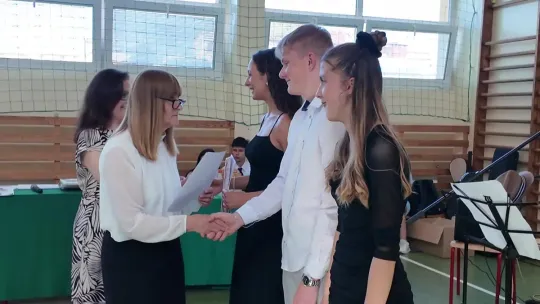Uczniowie przywitali wakacje