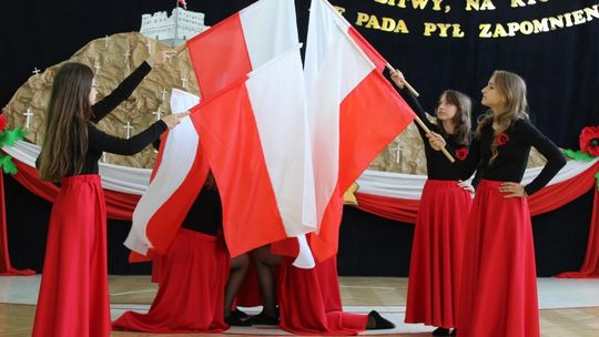 Uczniowie SP w Rembieszycach przypomnieli o bohaterach tamtych czasów