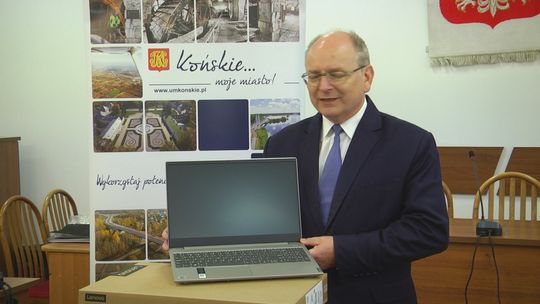 Uczniowie w Końskich mają kolejne laptopy