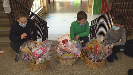Uczniowie zaangażowani w pomoc dla seniorów