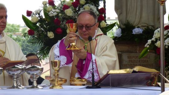 W Małogoszczu biskup Henryk Jagodziński odprawił mszę prymicyjną