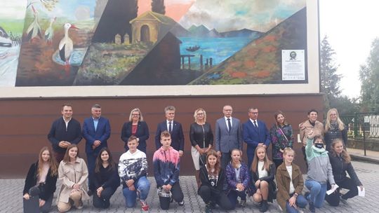 W Masłowie odsłonięto mural inspirowany dziełami Władysława Maleckiego