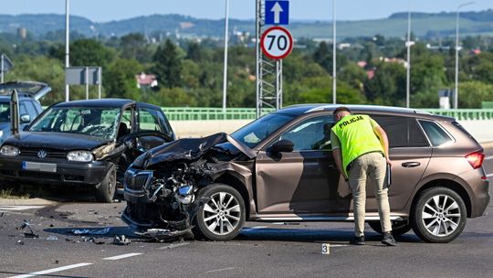 W pierwszy dzień długiego weekendu na drogach zginęło 21 osób