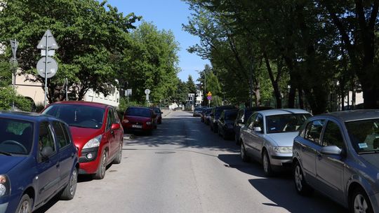 W poniedziałek zakaz parkowania na ul. Chopina. "Zieleń" planuje sprzątanie