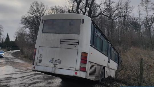 W powiecie kazimierskim zawodowi kierowcy przewozili dzieci będąc pod wpływem 