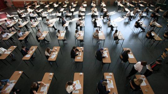 W roku szkolnym 2025/2026 matury pisemne 4-21 maja, egzamin ósmoklasisty 11-13 maja