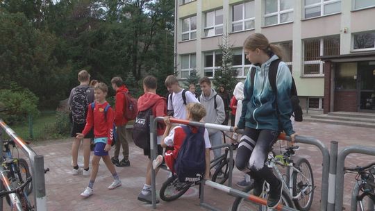 W roku szkolnym 2026/207 nowa podstawa programowa i zakaz korzystania ze smartfonów