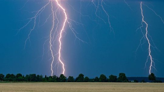 W sobotę wieczorem gorąco, burze i deszcz